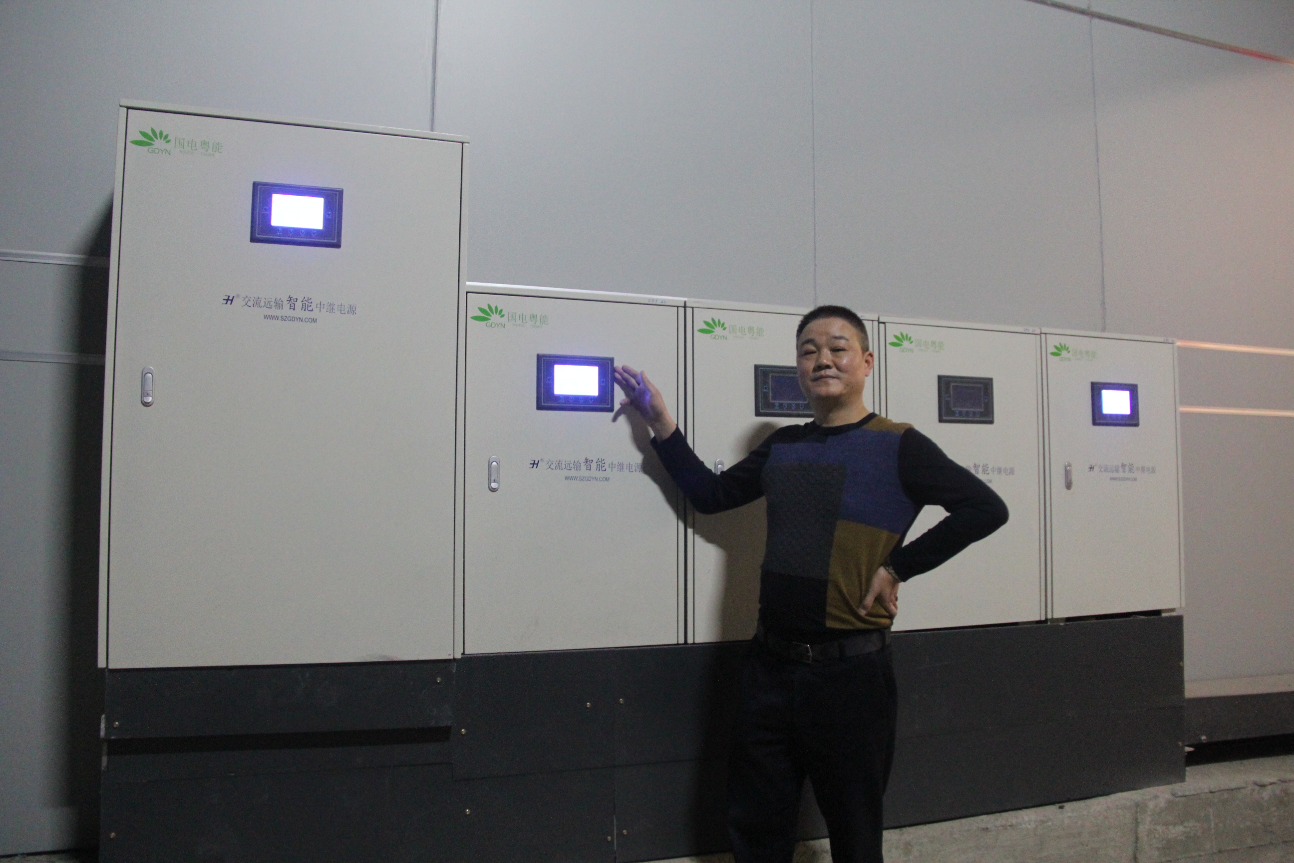 深圳市南坪快速路安裝智能中繼電源(圖2)